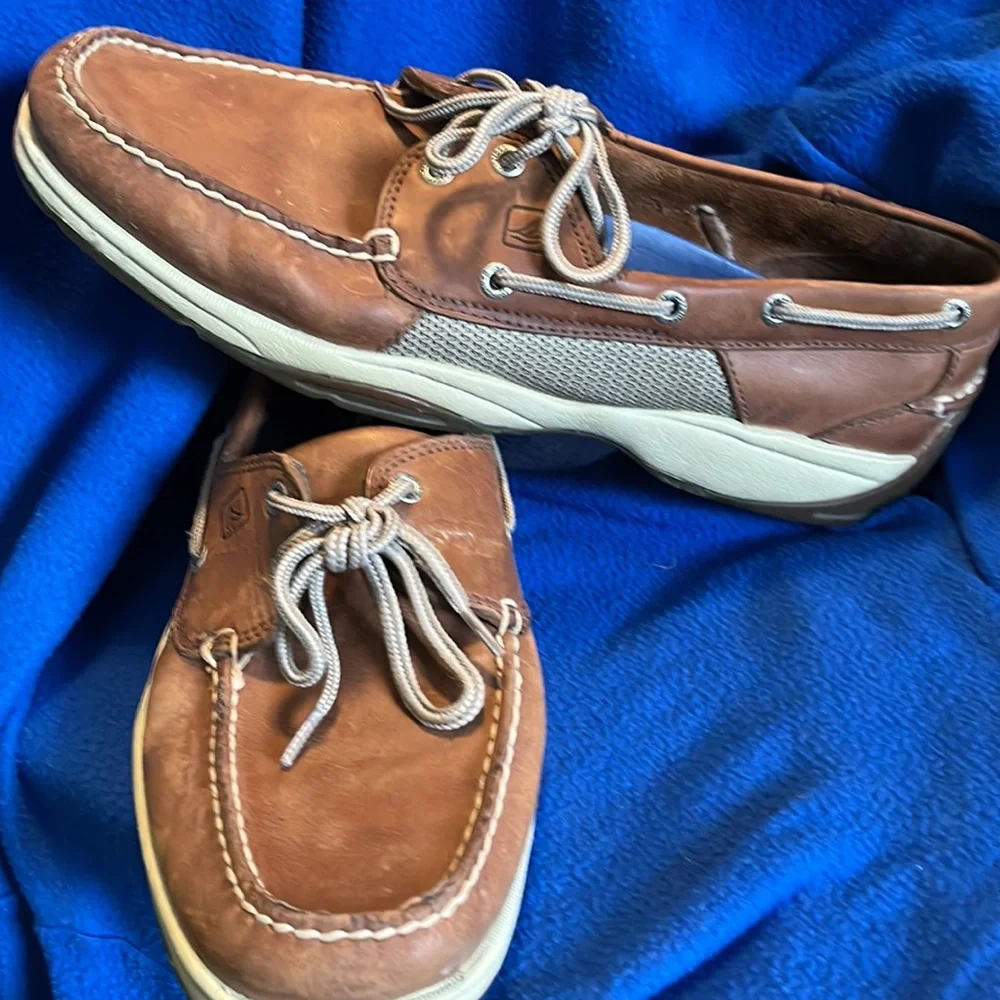 Sperry men’s top